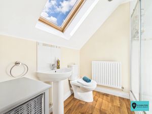 En Suite - click for photo gallery